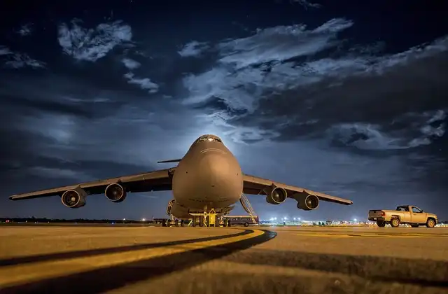 Trump’s Qatari Jet: Security Risks & Legal Concerns