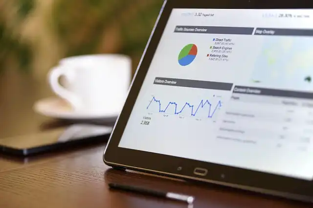 Data Integrity Under Scrutiny: Independence vs. Accuracy